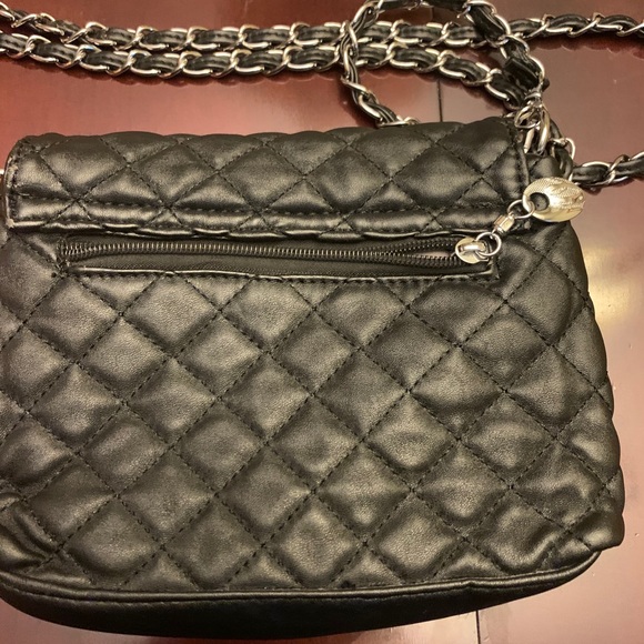 Crossbody quilted purse with chain straps. - Picture 3 of 4